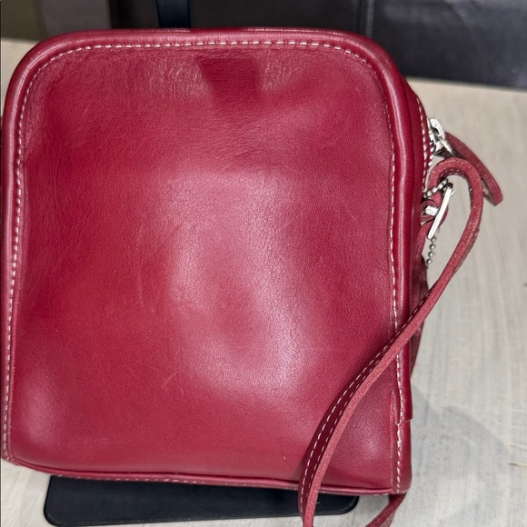 Vintage Coach Unlined Bellini Cherry Leather Crossbody- 9139 - Picture 6 of 13
